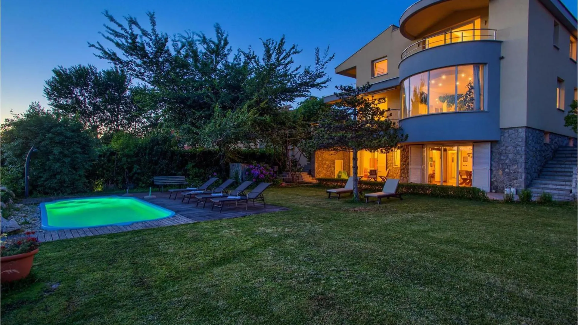 Villa House Iver Zurkovo Holiday home